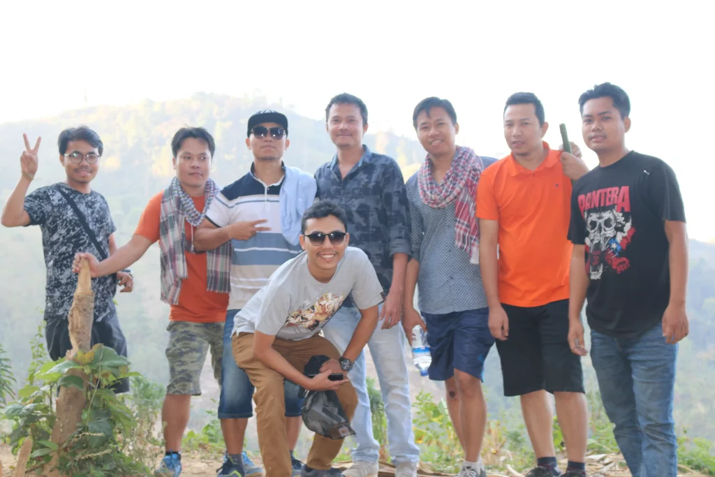 Traveling to Keokradong with group of friends